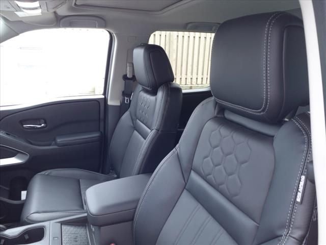 2025 Nissan Frontier SL