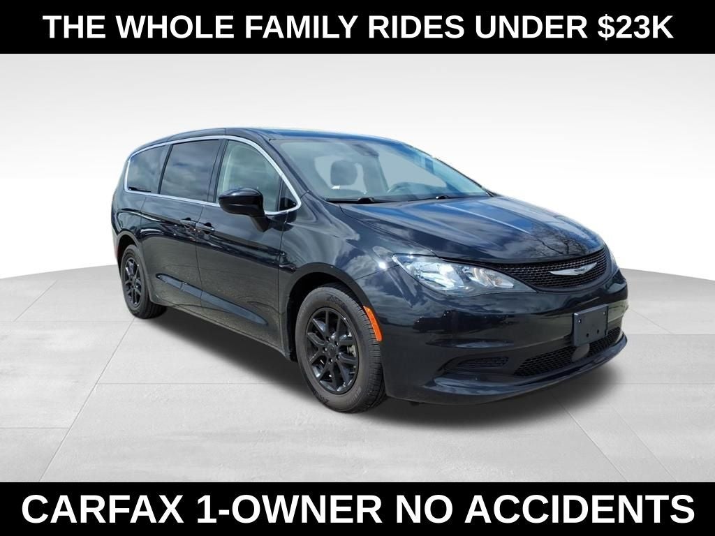 2023 Chrysler Voyager LX's photo
