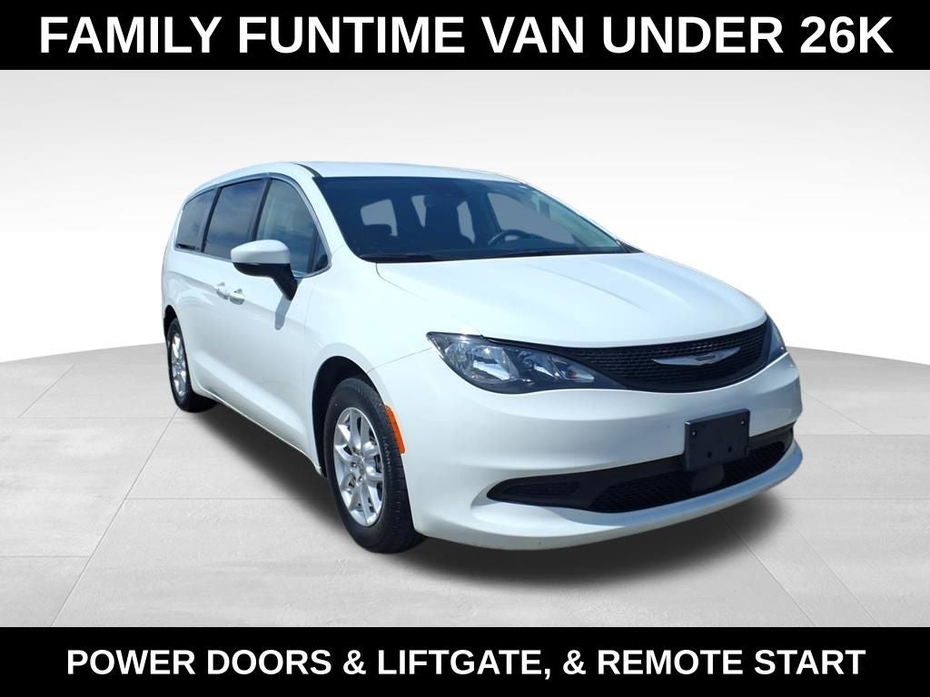 2023 Chrysler Voyager LX