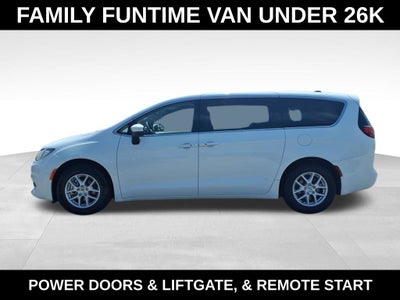 2023 Chrysler Voyager LX