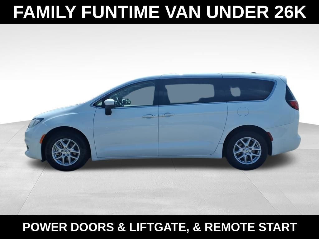 2023 Chrysler Voyager LX