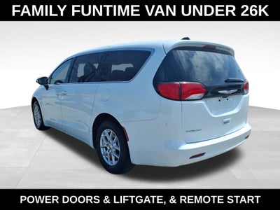 2023 Chrysler Voyager LX