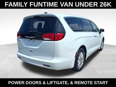 2023 Chrysler Voyager LX