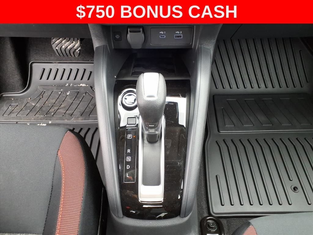 2025 Nissan Versa 1.6 SR