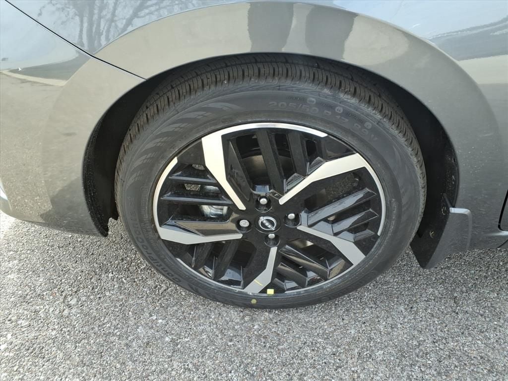 2025 Nissan Versa 1.6 SR