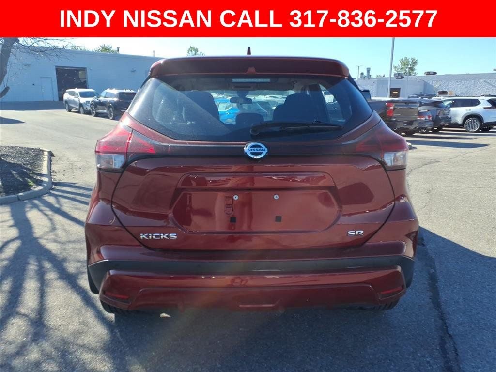 2021 Nissan Kicks SR