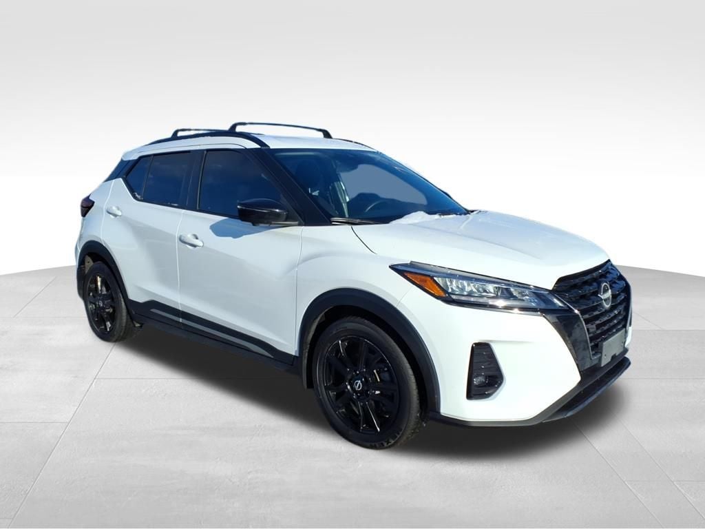 2022 Nissan Kicks SR