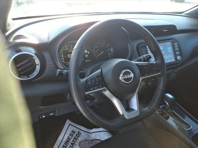 2022 Nissan Kicks SR