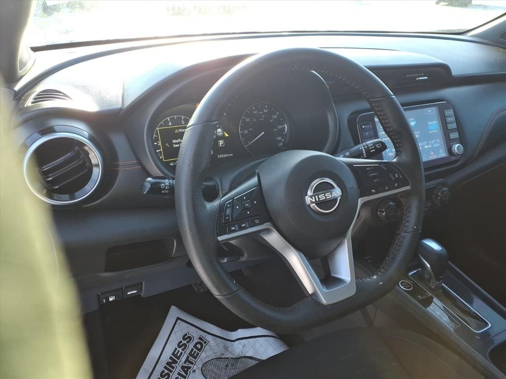 2022 Nissan Kicks SR