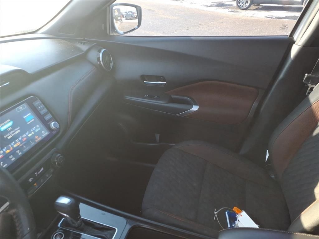 2022 Nissan Kicks SR