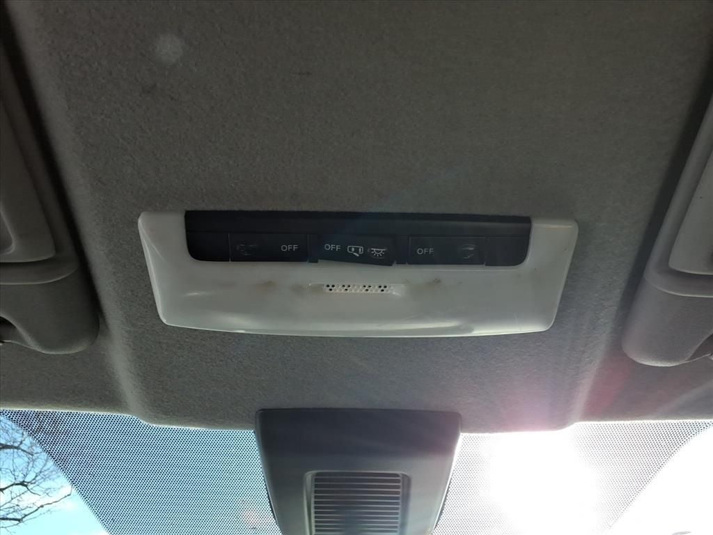 2022 Nissan Kicks SR