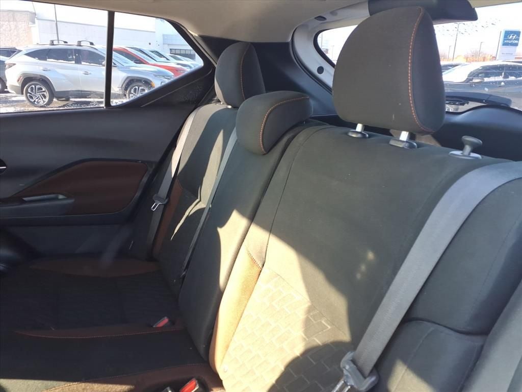 2022 Nissan Kicks SR