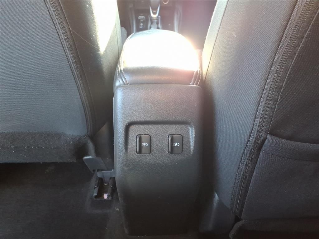 2022 Nissan Kicks SR