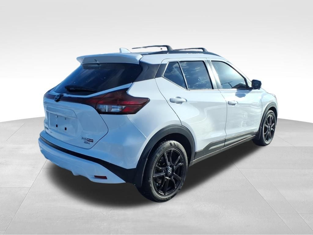 2022 Nissan Kicks SR