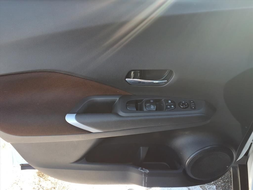 2022 Nissan Kicks SR