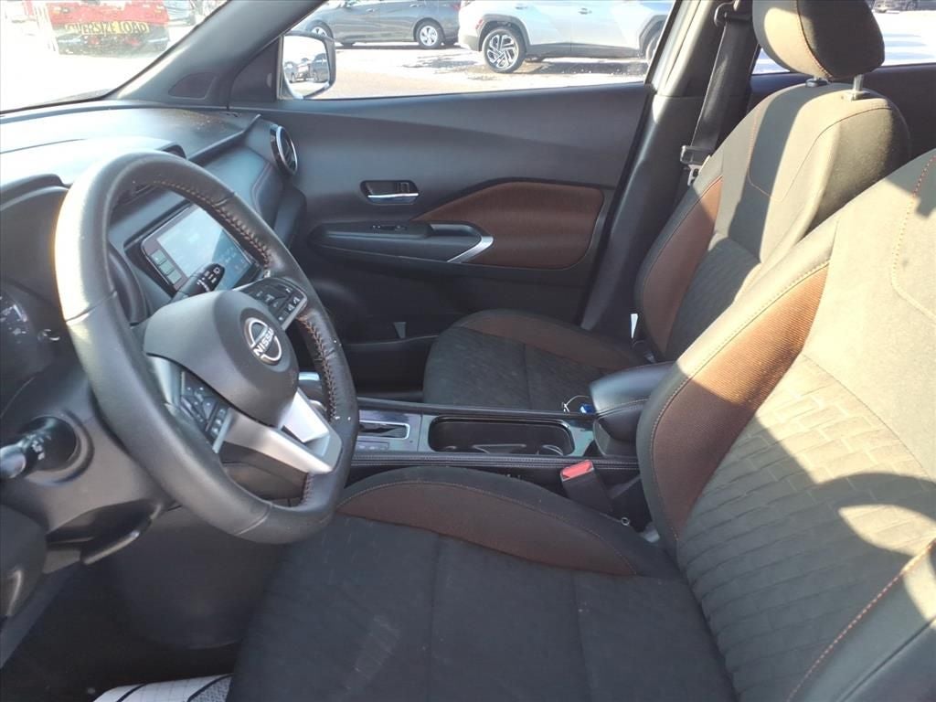 2022 Nissan Kicks SR