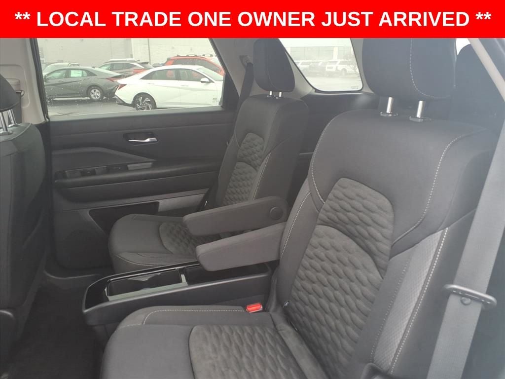 2022 Nissan Pathfinder SV