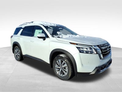 2025 Nissan Pathfinder SL