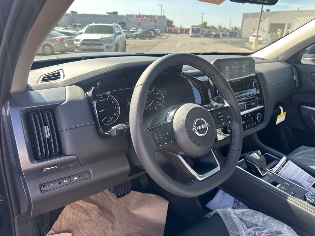 2025 Nissan Pathfinder SL