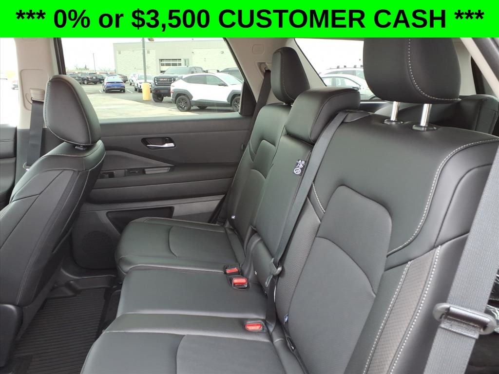 2026 Nissan Pathfinder SL
