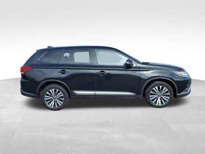 2020 Mitsubishi Outlander SE