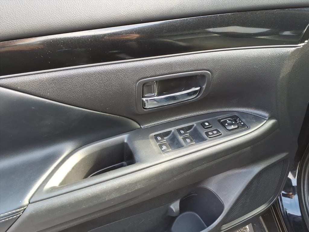 2020 Mitsubishi Outlander SE