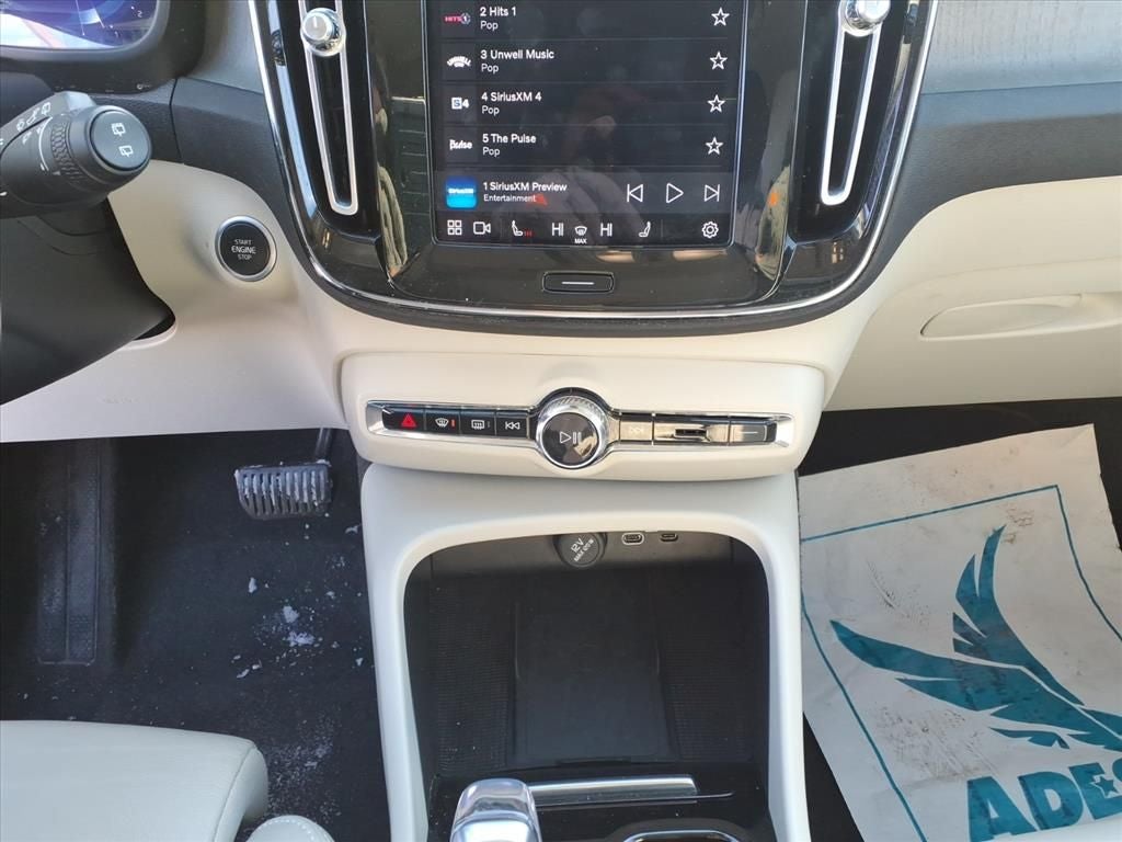 2023 Volvo XC40 B5 Plus Bright Theme