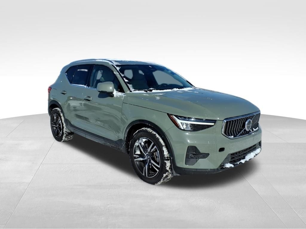2023 Volvo XC40 B5 Plus Bright Theme