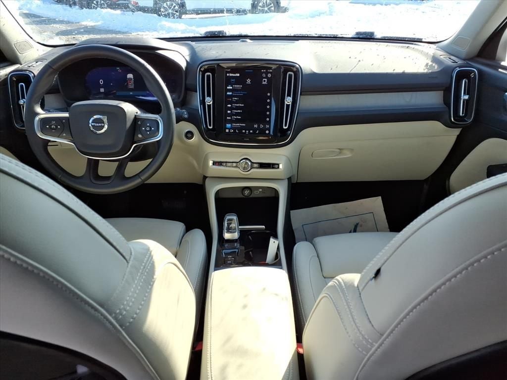 2023 Volvo XC40 B5 Plus Bright Theme