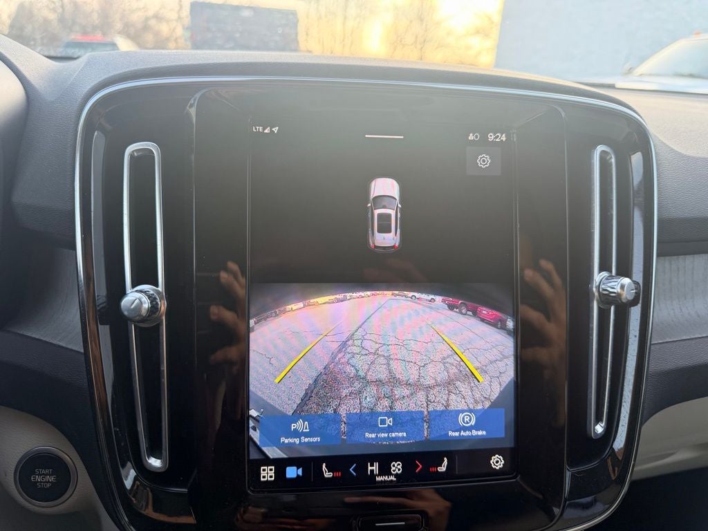 2023 Volvo XC40 B5 Plus Bright Theme