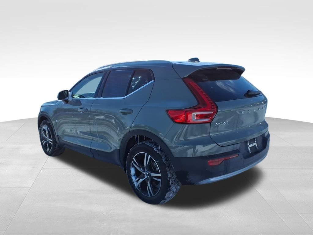 2023 Volvo XC40 B5 Plus Bright Theme