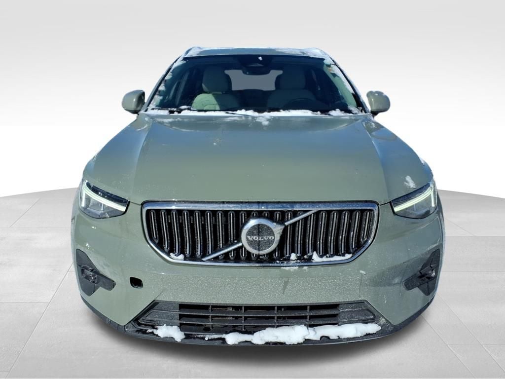 2023 Volvo XC40 B5 Plus Bright Theme