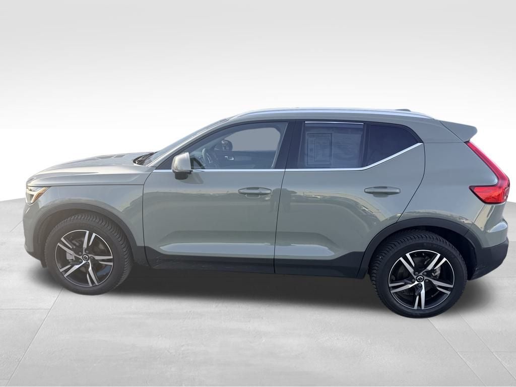 2023 Volvo XC40 B5 Plus Bright Theme