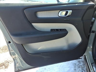 2023 Volvo XC40 B5 Plus Bright Theme