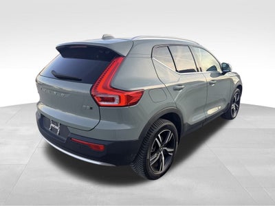 2023 Volvo XC40 B5 Plus Bright Theme