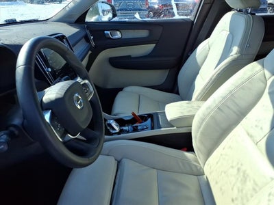 2023 Volvo XC40 B5 Plus Bright Theme