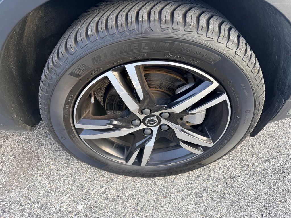 2023 Volvo XC40 B5 Plus Bright Theme